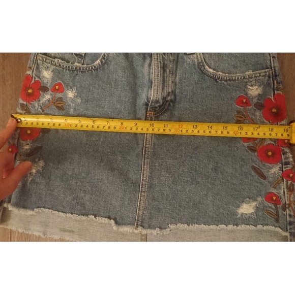 Zara floral embroidered denim skirt - Picture 7 of 7
